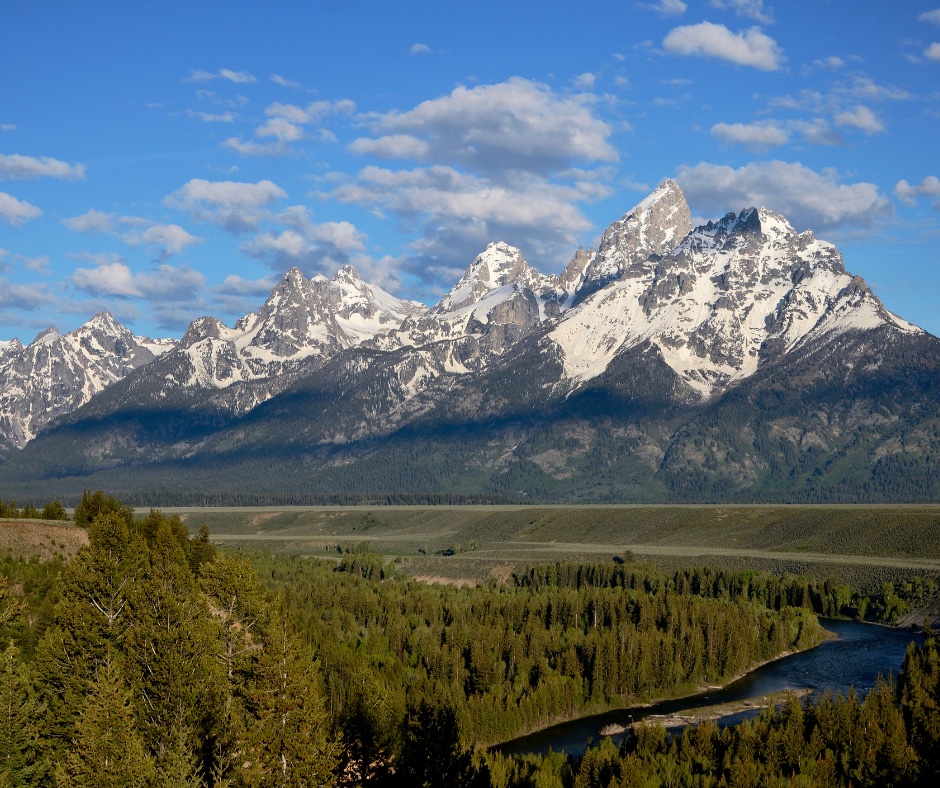 Mountains in Gillette, Wyoming is just one of the reasons to book a bus ticket to this beautiful area. 